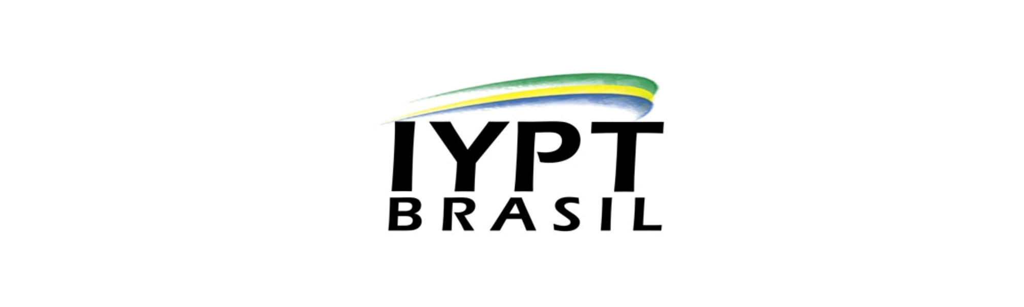 Logotipo do IYPT Brasil com um traço curvo nas cores da bandeira brasileira acima do texto.